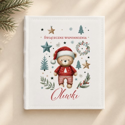 Personalizowany album na zdjęcia świąteczne dla dziecka z misiem i imieniem to wyjątkowy prezent na Boże Narodzenie.