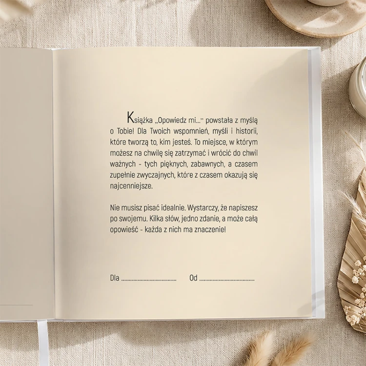 Personalizowana książka z drzewem genealogicznym i miejscem na wpisy.