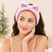 Miękka opaska kosmetyczna pomaga odsunąć włosy podczas pielęgnacji twarzy i wykonywania makijażu.