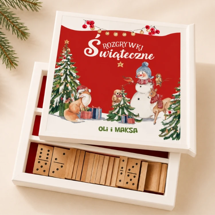 Zestaw gier w świątecznym pudełku dla całej rodziny.