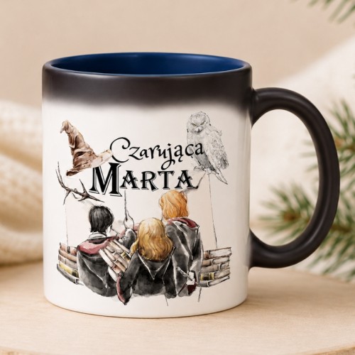 Magiczny kubek dla fana Harry'ego Pottera odsłania grafikę pod wpływem ciepła.