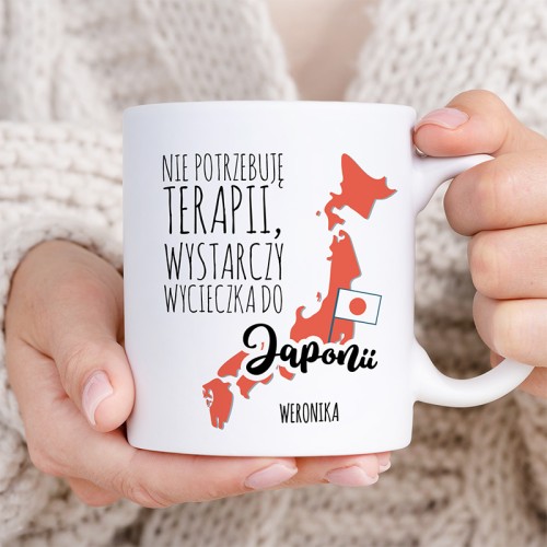 Kubek z mapą Japonii i japońską flagą sprawdzi się jako prezent pod choinkę dla fana podróżowania.