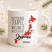 Personalizowany kubek dla miłośnika Japonii z mapą kraju i imieniem to ciekawy prezent świąteczny.