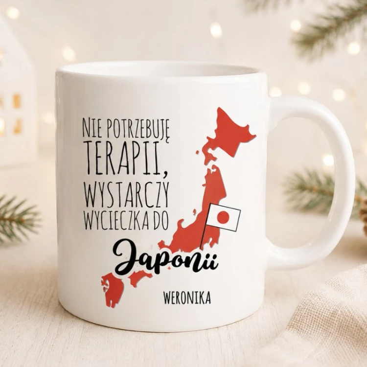 Personalizowany kubek dla miłośnika Japonii z mapą kraju i imieniem to ciekawy prezent świąteczny.