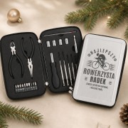 Zestaw narzędzi w etui dla rowerzysty z personalizowanym imieniem to praktyczny prezent na Święta.