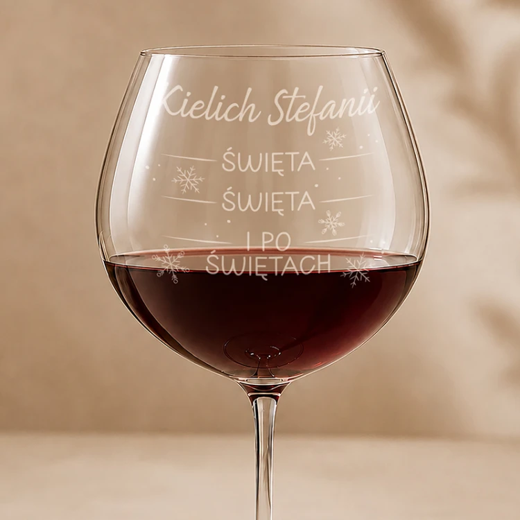 Personalizowany kieliszek do wina z grawerem „Święta, Święta i po Świętach” to prezent pod choinkę dla kobiety.