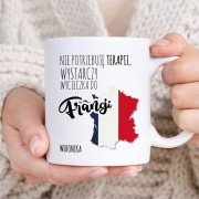 Kubek Nie potrzebuję terapii wystarczy wycieczka do Francji z imieniem to pomysł na prezent dla miłośnika podróży.