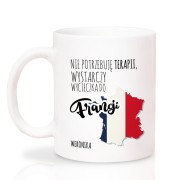 Biały kubek z mapą Francji w kolorach flagi i personalizowanym imieniem sprawdzi się jako prezent dla fana Paryża.