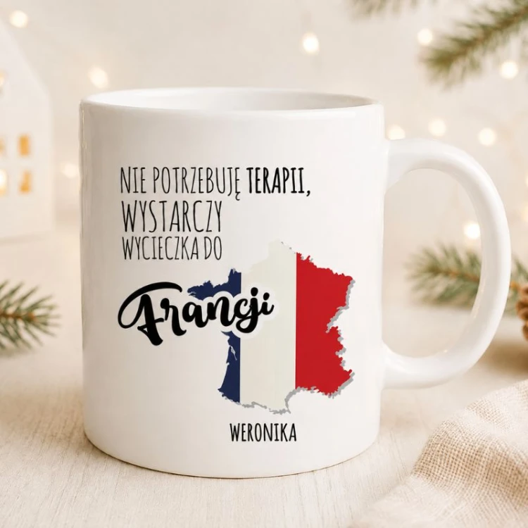Personalizowany kubek dla fana Francji z mapą kraju i zabawnym napisem to świetny prezent dla podróżnika.