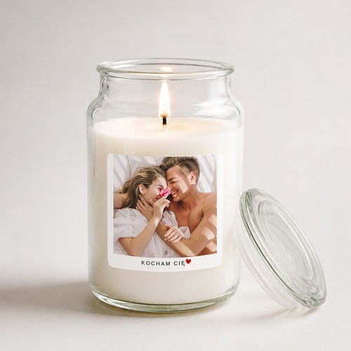 Personalizowana świeca ze zdjęciem i napisem Kocham Cię to romantyczny prezent dla ukochanej osoby na Święta.