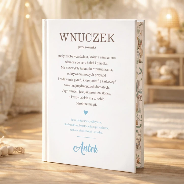 Książka z definicją słowa Wnuczek i imieniem dziecka sprawdzi się jako prezent na Boże Narodzenie.