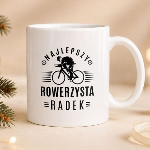 Personalizowany kubek dla rowerzysty z imieniem to praktyczny prezent na Święta dla miłośnika kolarstwa.