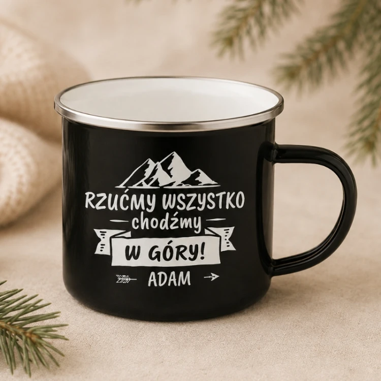Personalizowany kubek metalowy z imieniem to praktyczny prezent na Święta dla podróżnika.