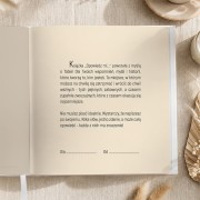 Wnętrze kroniki „Opowiedz mi…” zawiera wstęp zachęcający bliską osobę do zapisania swoich wspomnień i historii.