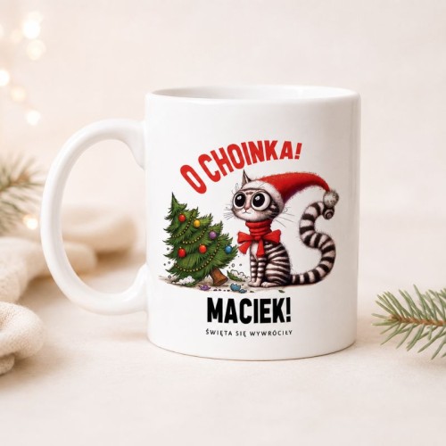 Personalizowany kubek świąteczny „O Choinka!” z imieniem i zabawną grafiką kota to prezent na Boże Narodzenie.