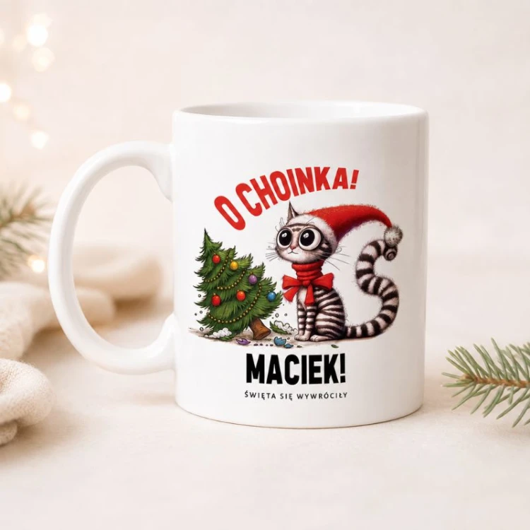 Personalizowany kubek świąteczny „O Choinka!” z imieniem i zabawną grafiką kota to prezent na Boże Narodzenie.