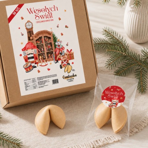 Zestaw 50 ciasteczek z wróżbą w świątecznym pudełku z bożonarodzeniową grafiką.