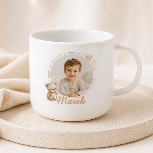 Plastikowy kubek ze zdjęciem dziecka i imieniem to personalizowany prezent na Święta.