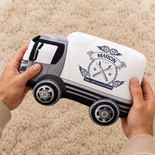 Personalizowana poduszka ciężarówka z imieniem i motywem narzędzi to zabawny prezent świąteczny dla mechanika i fana motoryzacji.