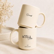 Kubek „KOCI Tata” z personalizacją imieniem to pomysł na prezent dla mężczyzny, który uwielbia swojego kota.