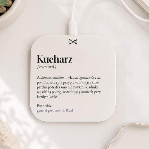 Ładowarka indukcyjna z definicją kucharza to praktyczny prezent na święta dla miłośnika gotowania i pracy w kuchni.