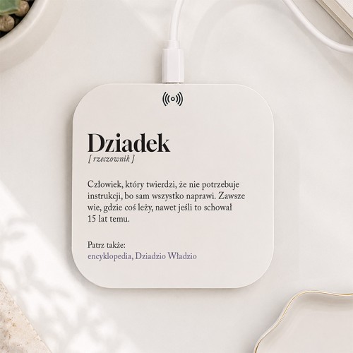 Ładowarka indukcyjna z zabawną definicją Dziadka i imieniem to oryginalny prezent dla dziadka pod choinkę.