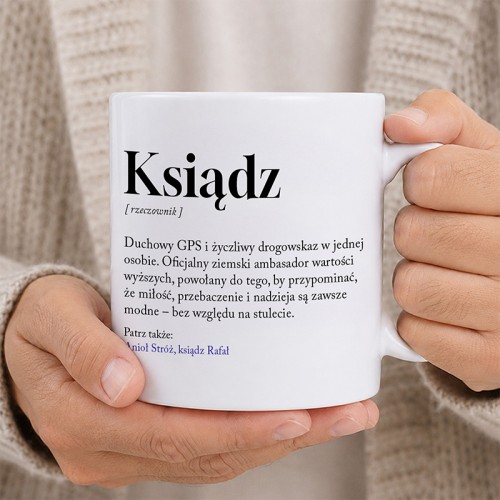 Personalizowany kubek z definicją księdza i imieniem to zabawny prezent dla duchownego na święta, imieniny lub jako podziękowanie.