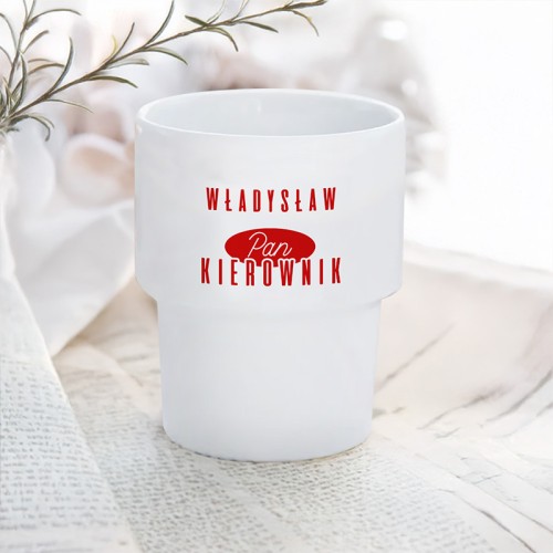 Personalizowany kubek barowy dla szefa z czerwonym napisem Pan Kierownik w stylu PRL to oryginalny prezent świąteczny do biura.