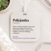 Ładowarka indukcyjna z napisem „Policjantka”, humorystyczną definicją i imieniem to praktyczny prezent pod choinkę.