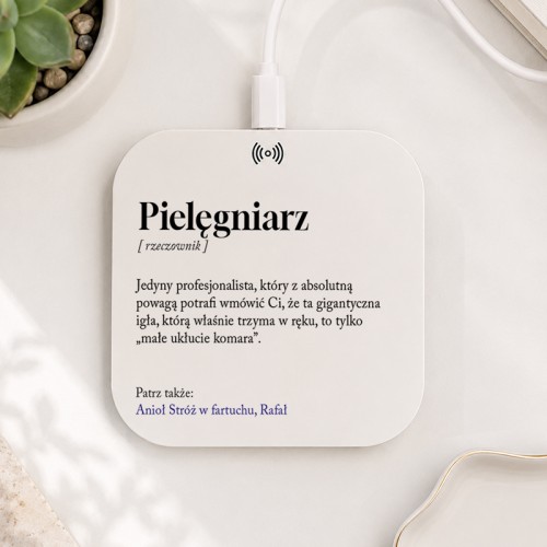 Ładowarka indukcyjna z definicją pielęgniarza i personalizowanym imieniem jako praktyczny prezent na święta.