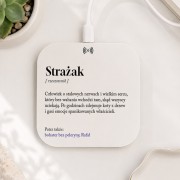 Ładowarka indukcyjna z napisem „Strażak”, humorystyczną definicją i imieniem to oryginalny prezent dla strażaka na święta.