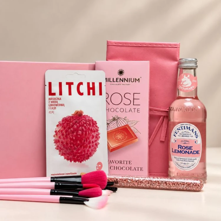 Różowy BOX prezentowy Pink Beauty z kosmetykami na Święta.