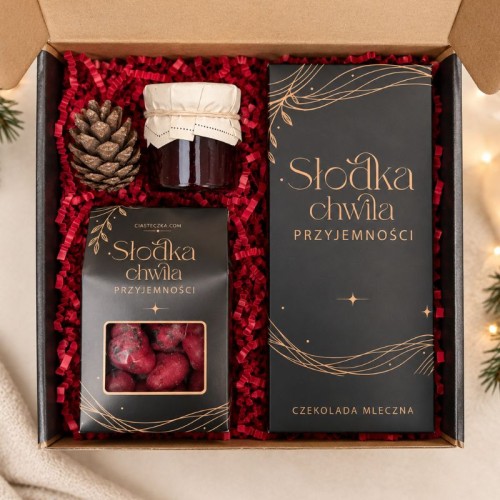 Elegancki czarny zestaw prezentowy na Boże Narodzenie z czekoladą, wiśniami i żurawiną.
