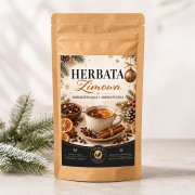 Gotowy zestaw bożonarodzeniowy dla mężczyzny z zimowymi dodatkami, herbatą, miodem i świątecznymi skarpetami.