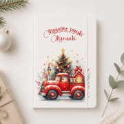 Personalizowany notes z imieniem oraz grafiką czerwonej świątecznej ciężarówki z choinką.