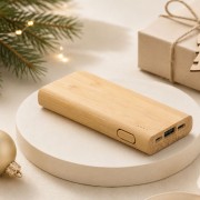 Bambusowy powerbank w naturalnej drewnianej obudowie.