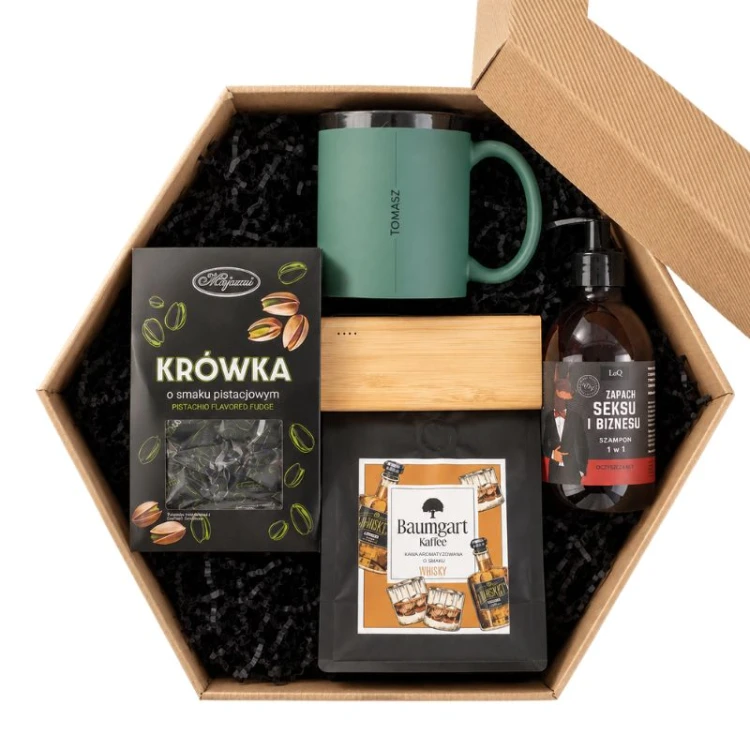 Gotowy box prezentowy dla niego z personalizacją i praktycznymi dodatkami to elegancki wybór.