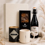 Ekskluzywny zestaw prezentowy Premium z kubkiem, herbatą, oliwą Monini i czekoladą.